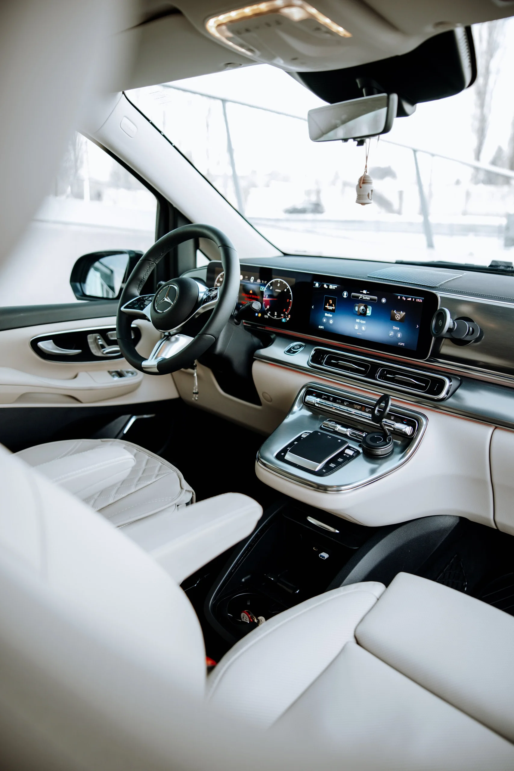 Helles Mercedes-Benz Interieur für Premium Transfer