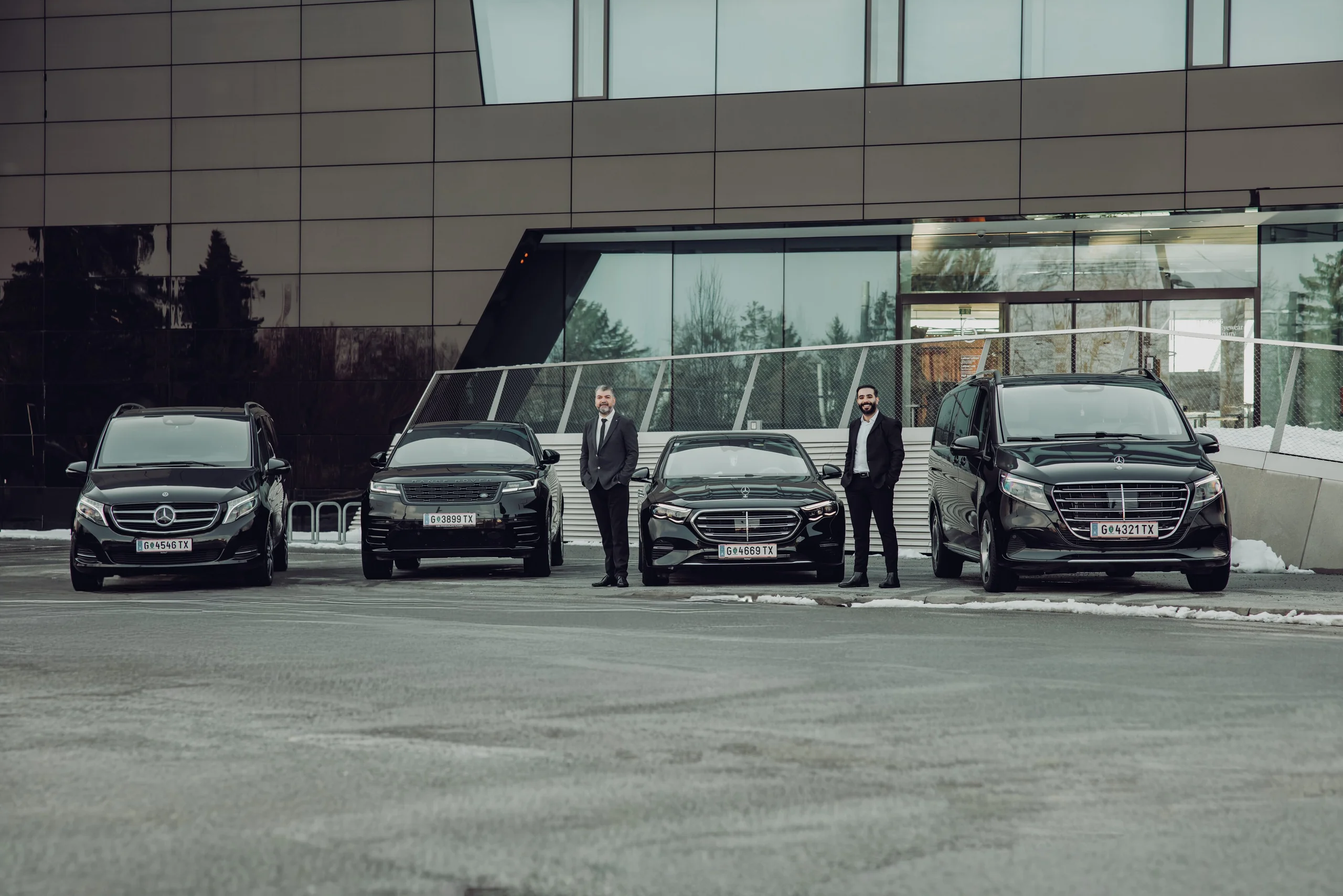 Premium Chauffeurservice mit schwarzer Flotte in Graz